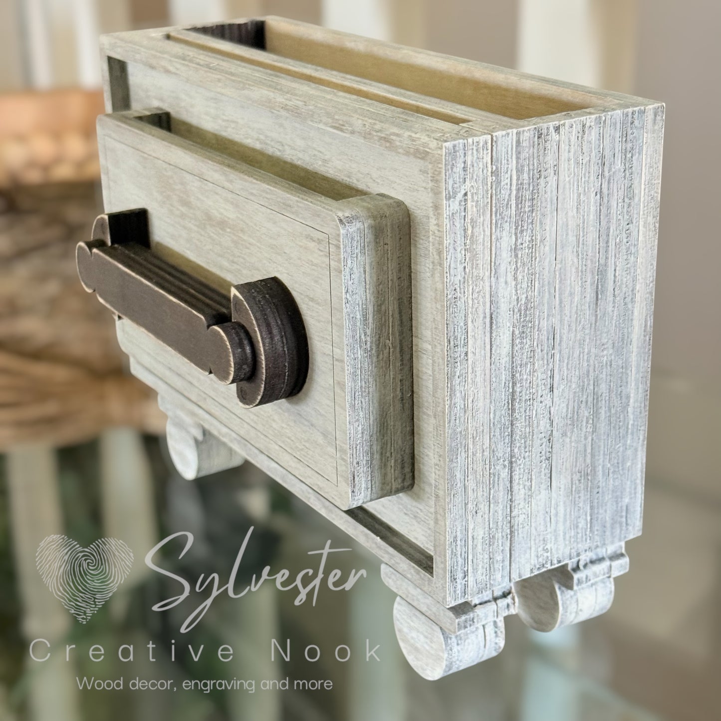 Interchangeable Vintage Box (Greenery Not Included) inserts are interchangeable with the vintage lace box!