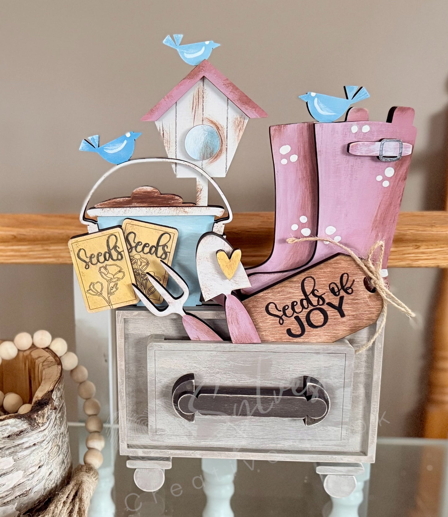 Interchangeable Vintage Box (Greenery Not Included) inserts are interchangeable with the vintage lace box!